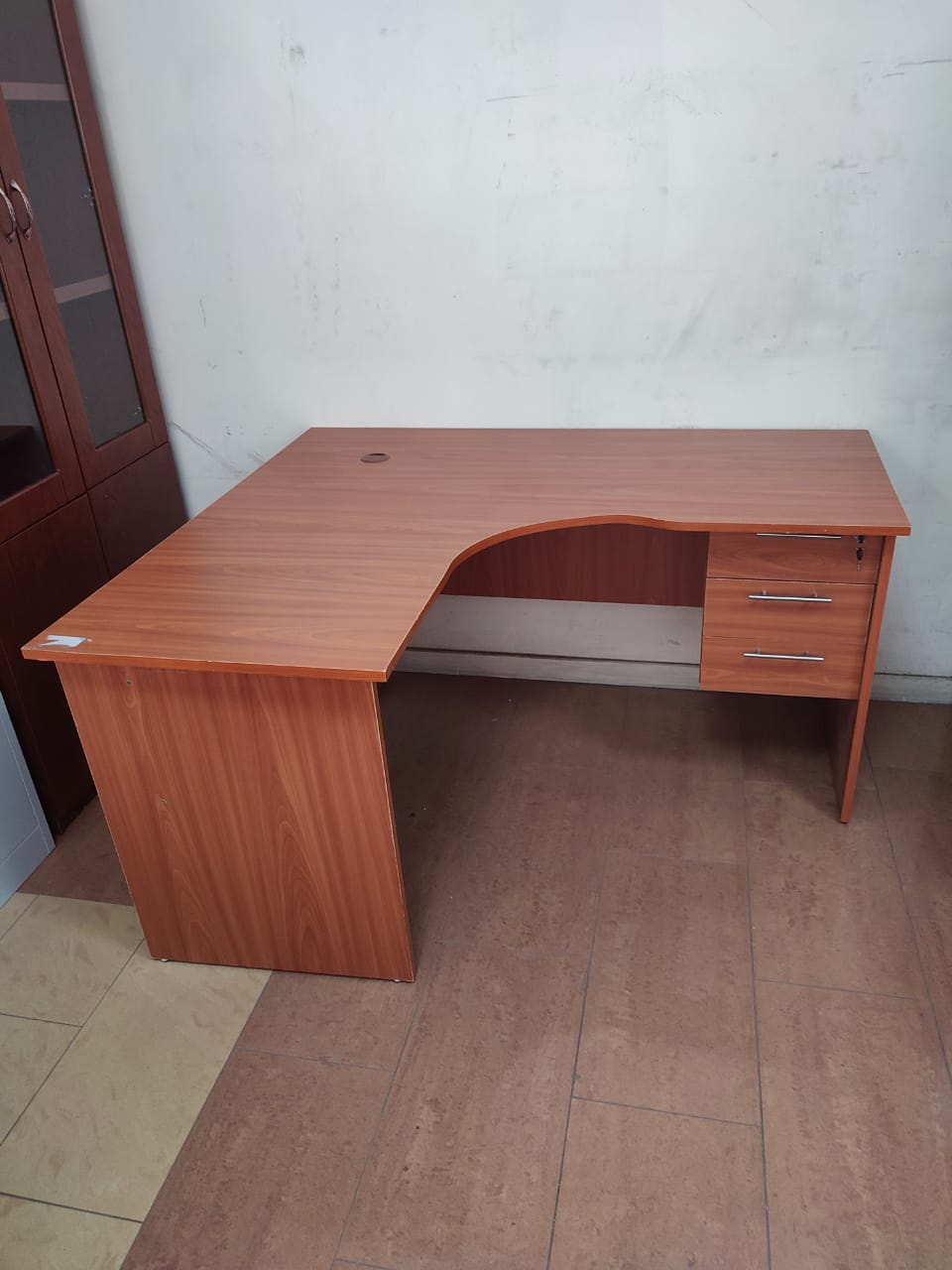 3-link office reception bench, bliss executive office seat, Eames Dining chair, Executive office desk, Industrial executive desk, Modern executive desk, Wooden Office Credenza No No Published 2025/05/17 at